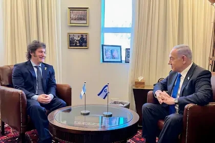 NETANYAHU ELOGIA A MILEI POR DECLARAR DUELO NACIONAL POR FAMILIA BIBAS