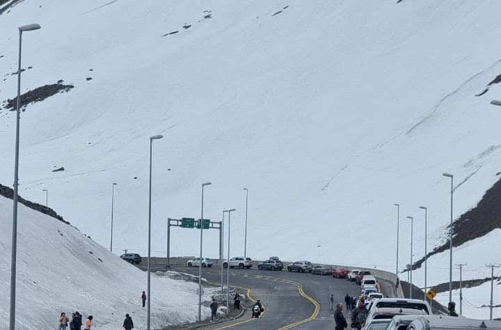 EL PASO A CHILE CERRADO: NEVADAS INTENSAS EN ALTA MONTAÑA