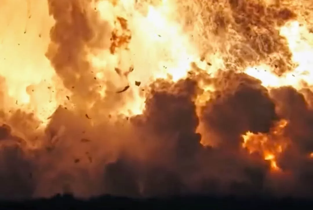 EXPLOSIÓN EN STARBASE