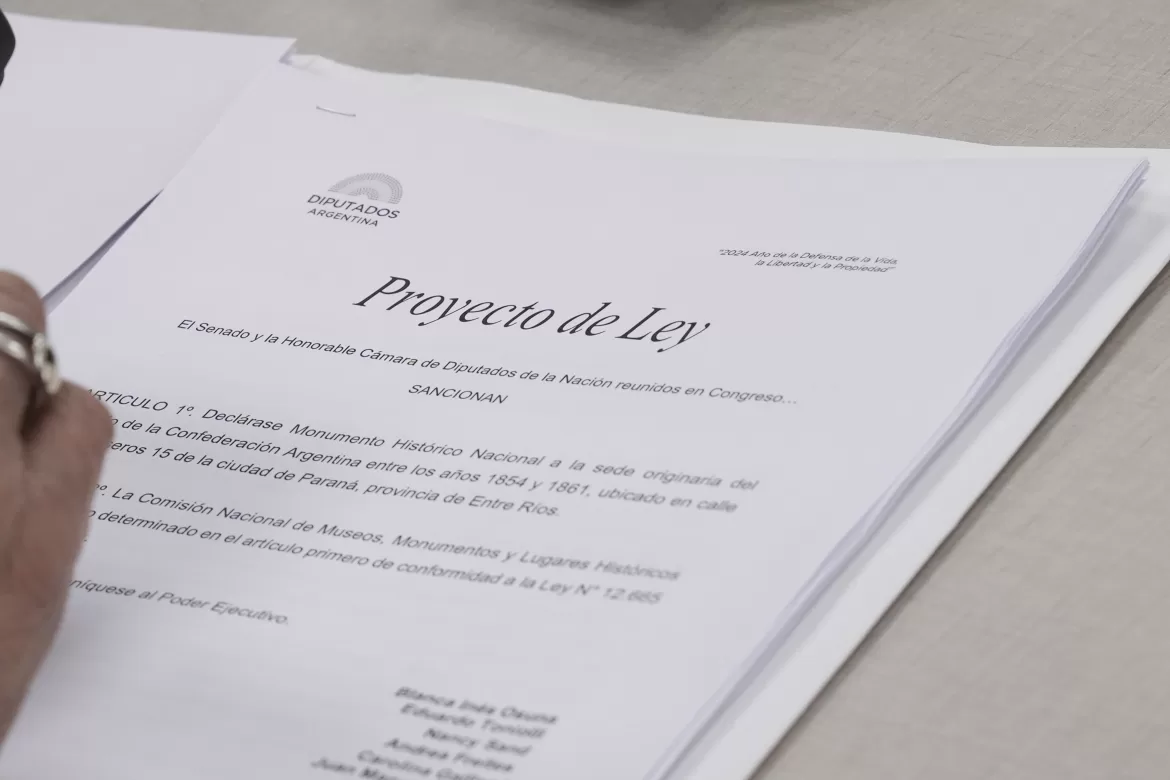 DIPUTADOS AVANZAN CON PROYECTOS QUE DECLARAN PATRIMONIO CULTURAL INMATERIAL A FESTIVIDADES Y ESPACIOS EMBLEMÁTICOS DEL PAÍS