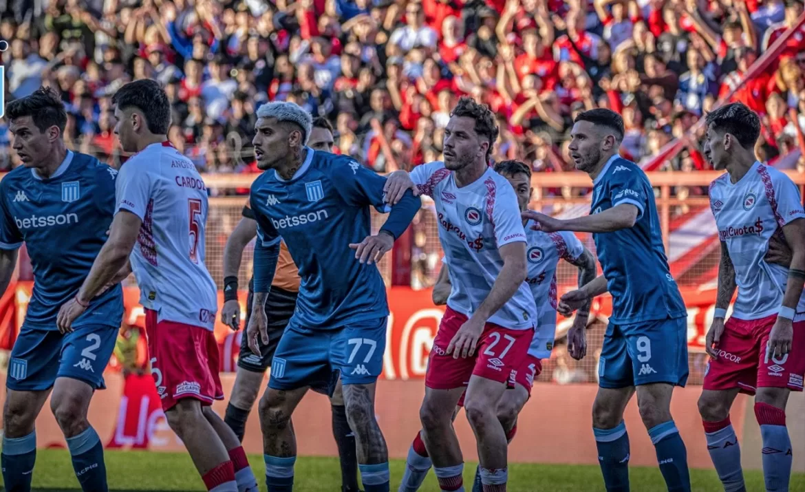 RACING SUFRE UNA GOLEADA ANTE ARGENTINOS JUNIORS