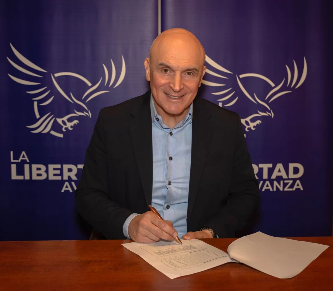 ESPERT ENCABEZARÁ LA LISTA DE DIPUTADOS DE LA LIBERTAD AVANZA Y PAREJA SE PERFILA QUINTO
