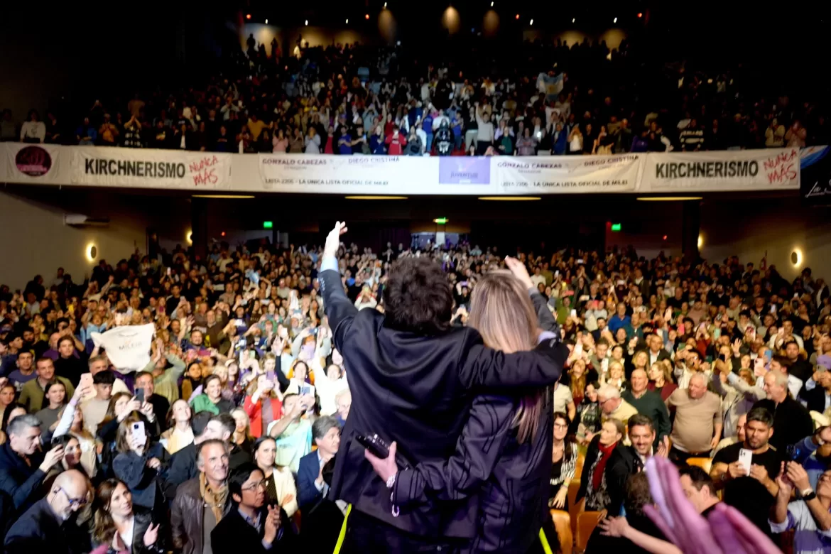 MILEI LLEGÓ A JUNÍN EN MODO CAMPAÑA Y APUNTÓ CONTRA EL KIRCHNERISMO