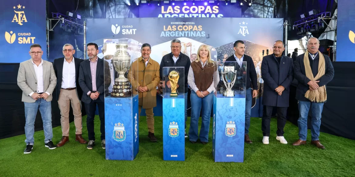 SAN MIGUEL DE TUCUMÁN RECIBIÓ A CHIQUI TAPIA Y LAS TRES COPAS DE LA SELECCIÓN ARGENTINA