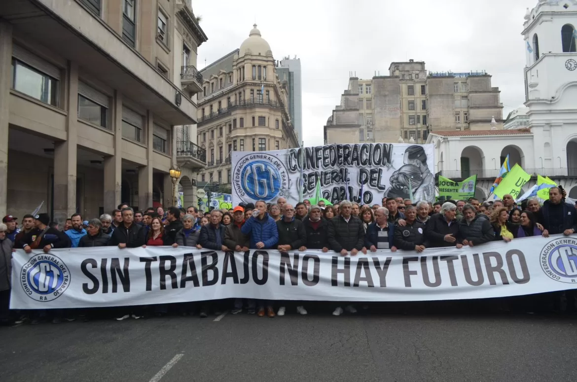 LA CGT SE SUMA A LA MARCHA CONTRA LOS VETOS A LAS LEYES DE SALUD Y EDUCACIÓN
