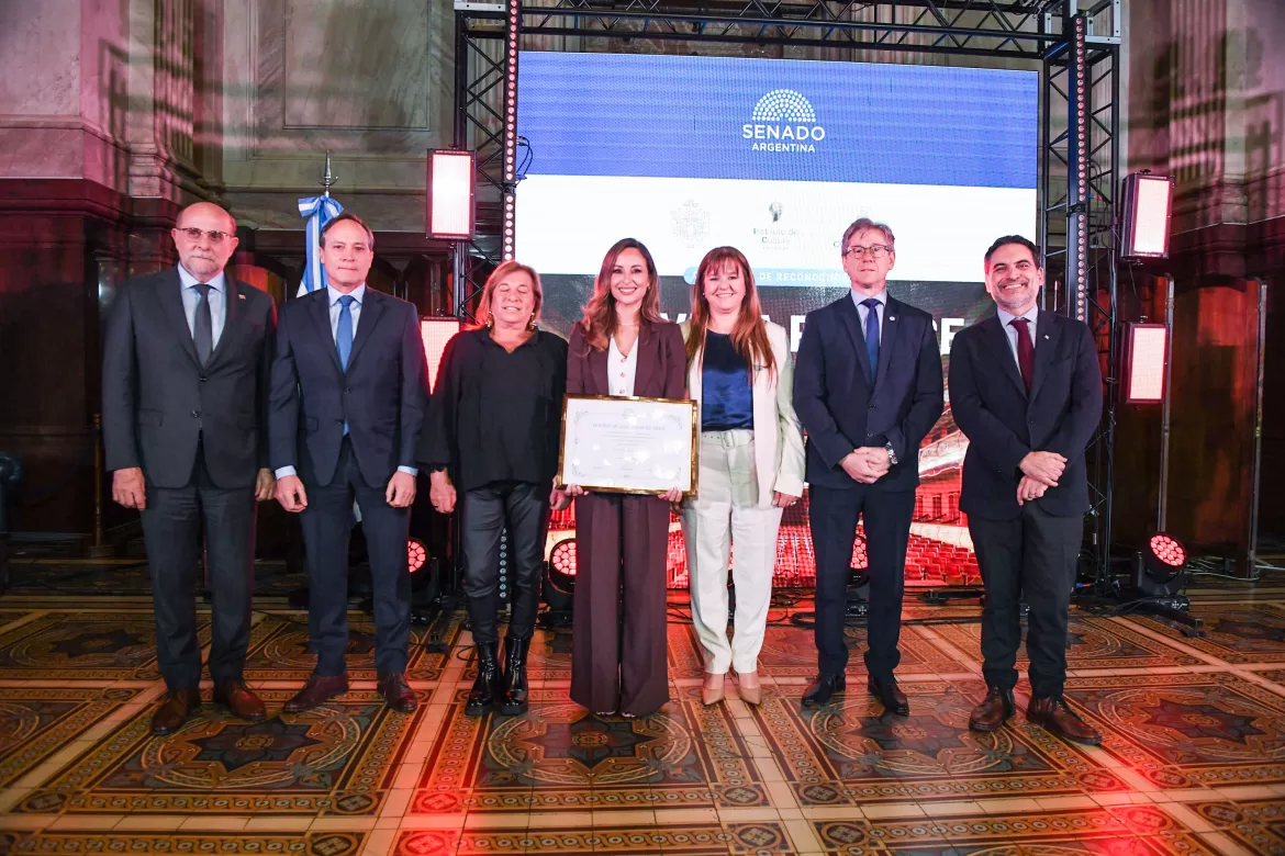 EL SENADO DISTINGUIÓ AL TEATRO “JUAN DE VERA” EN SU 112º ANIVERSARIO