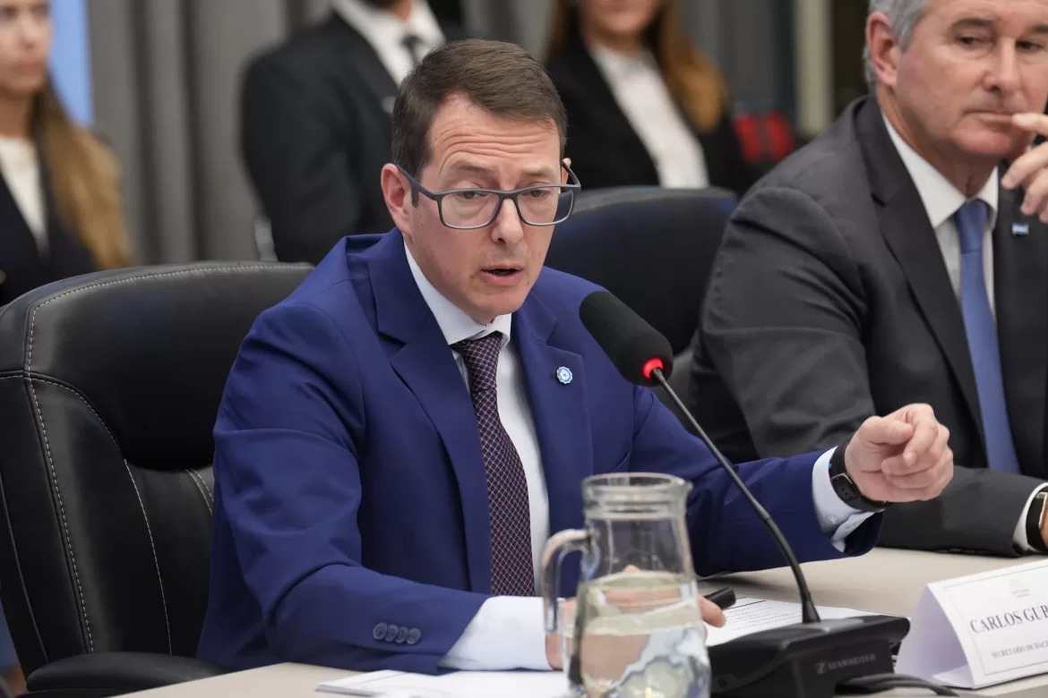 EL SECRETARIO DE HACIENDA PRESENTÓ EL PRESUPUESTO 2026 Y DESTACÓ EL SUPERÁVIT FISCAL