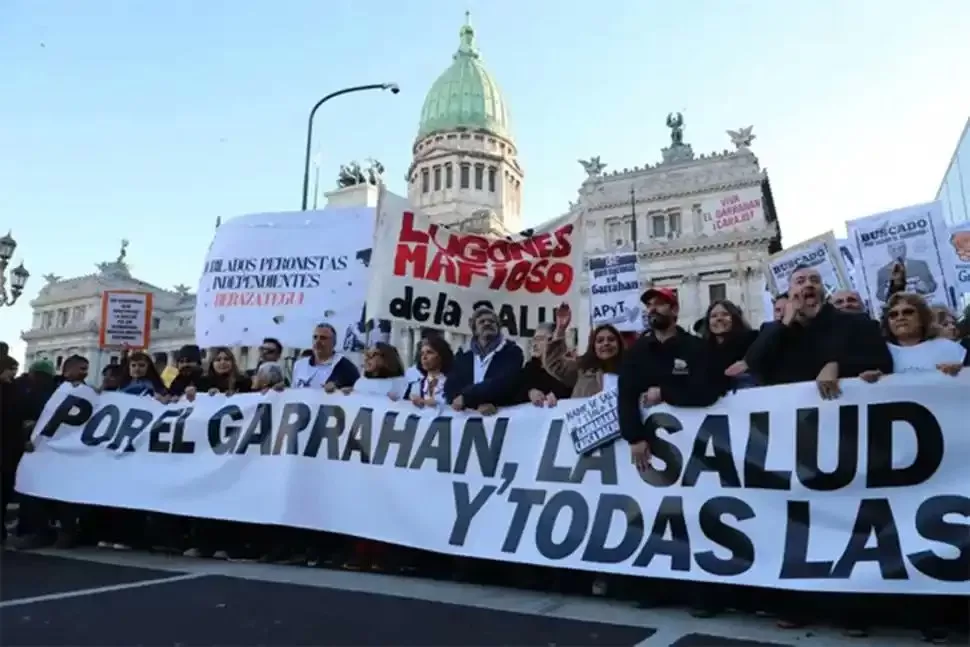 PARO EN EL HOSPITAL GARRAHAN Y MOVILIZACIÓN AL CONGRESO EN RECLAMO POR LA LEY DE EMERGENCIA PEDIÁTRICA