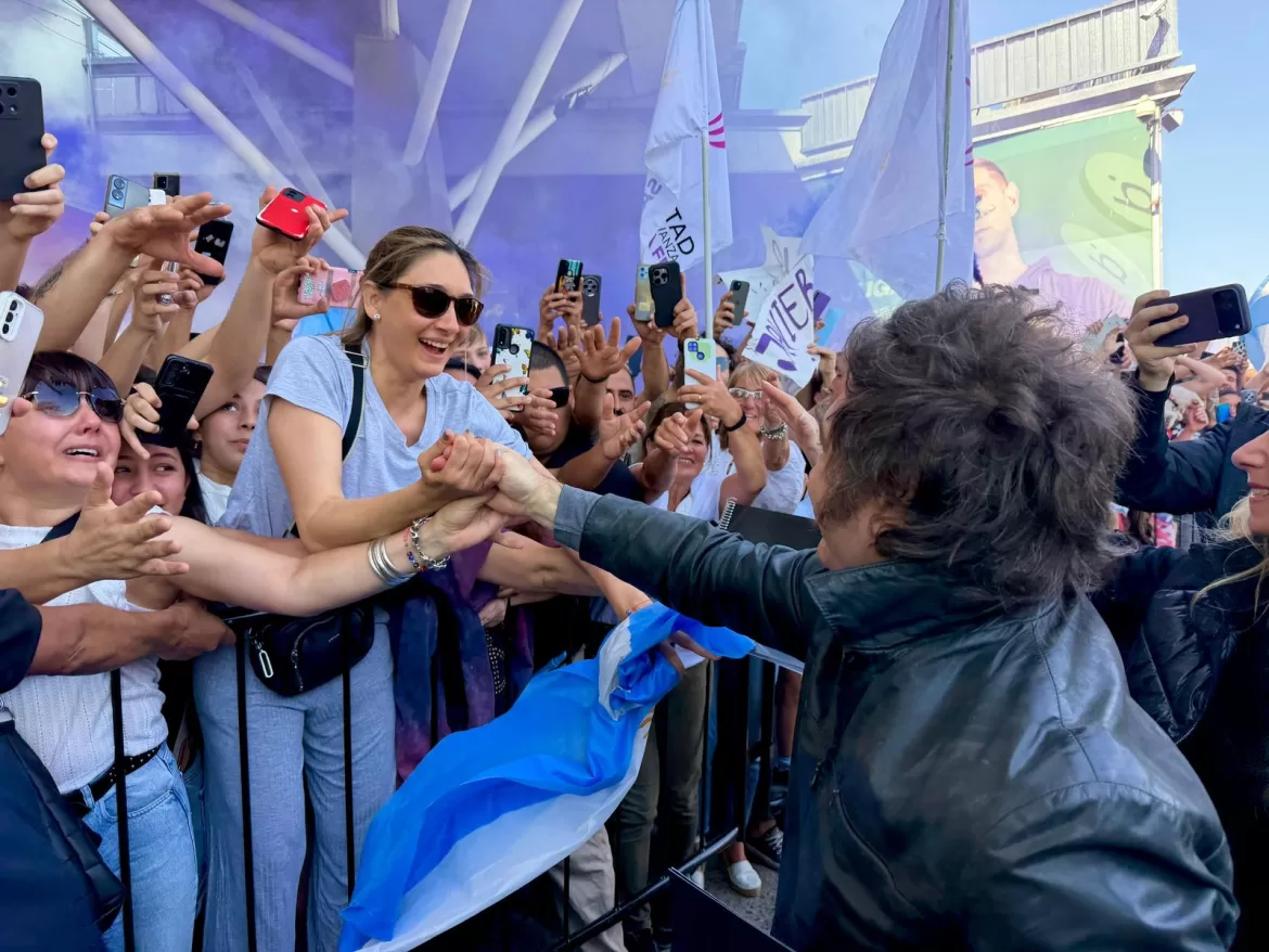MILEI CONTINÚA SU GIRA EN MEDIO DE INCIDENTES Y TENSIONES POLÍTICAS