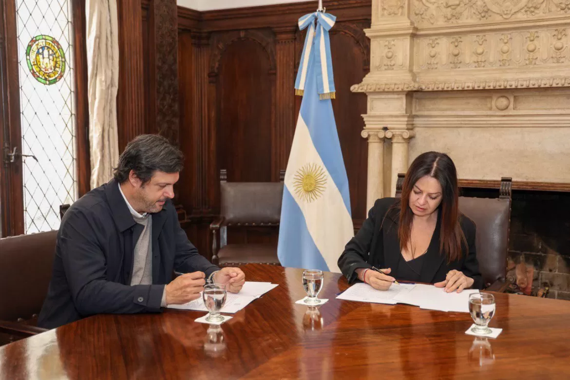 PETTOVELLO FIRMA UN ACUERDO PARA IMPULSAR LA INNOVACIÓN Y MODERNIZACIÓN DEL ESTADO