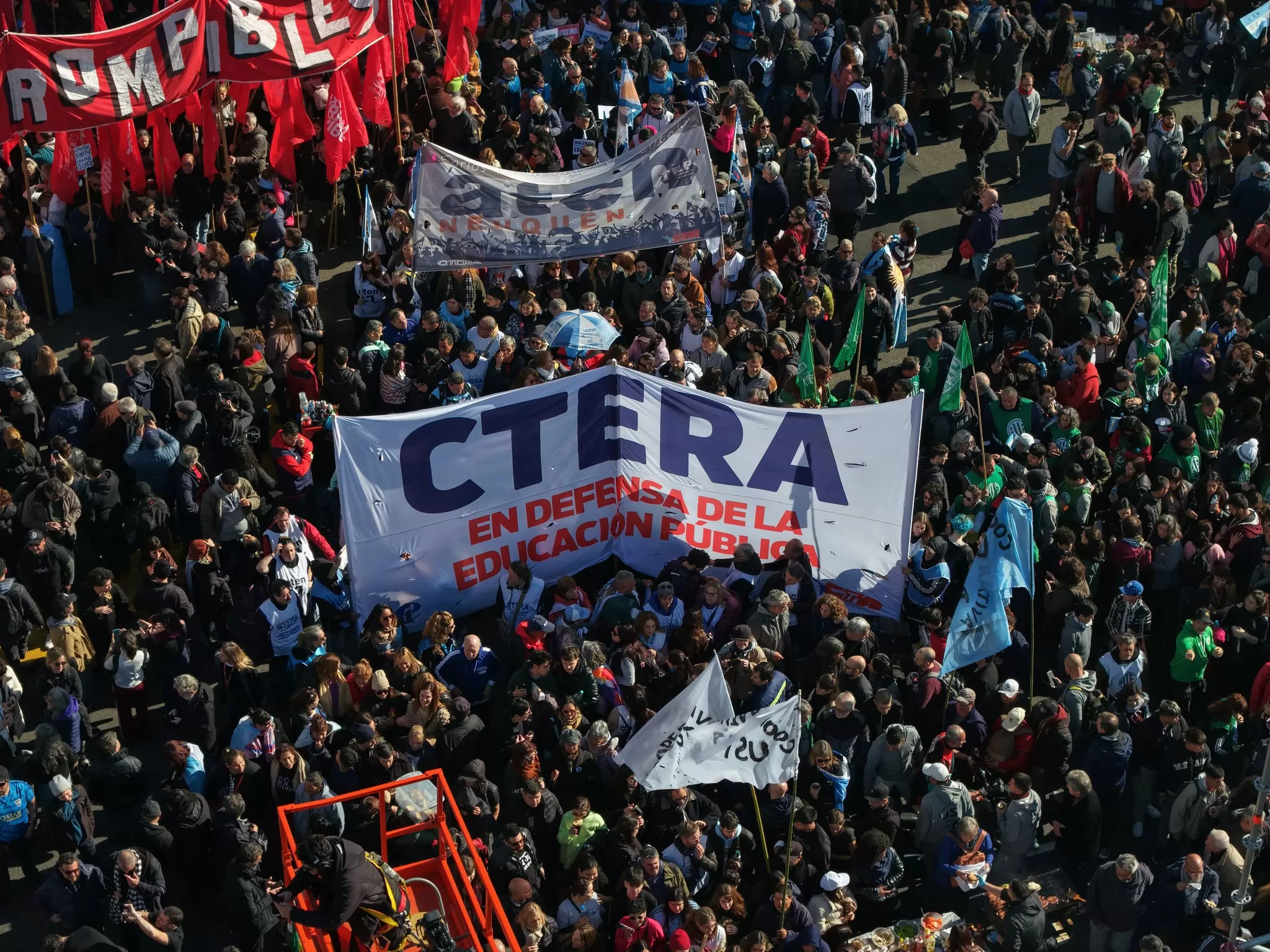 LOS DOCENTES ENDURECEN SU PLAN DE LUCHA Y ANUNCIAN UN PARO NACIONAL ...
