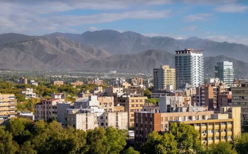 CLIMA EN MENDOZA: SE ESPERAN LLUVIAS AISLADAS Y DESCENSO DE TEMPERATURA