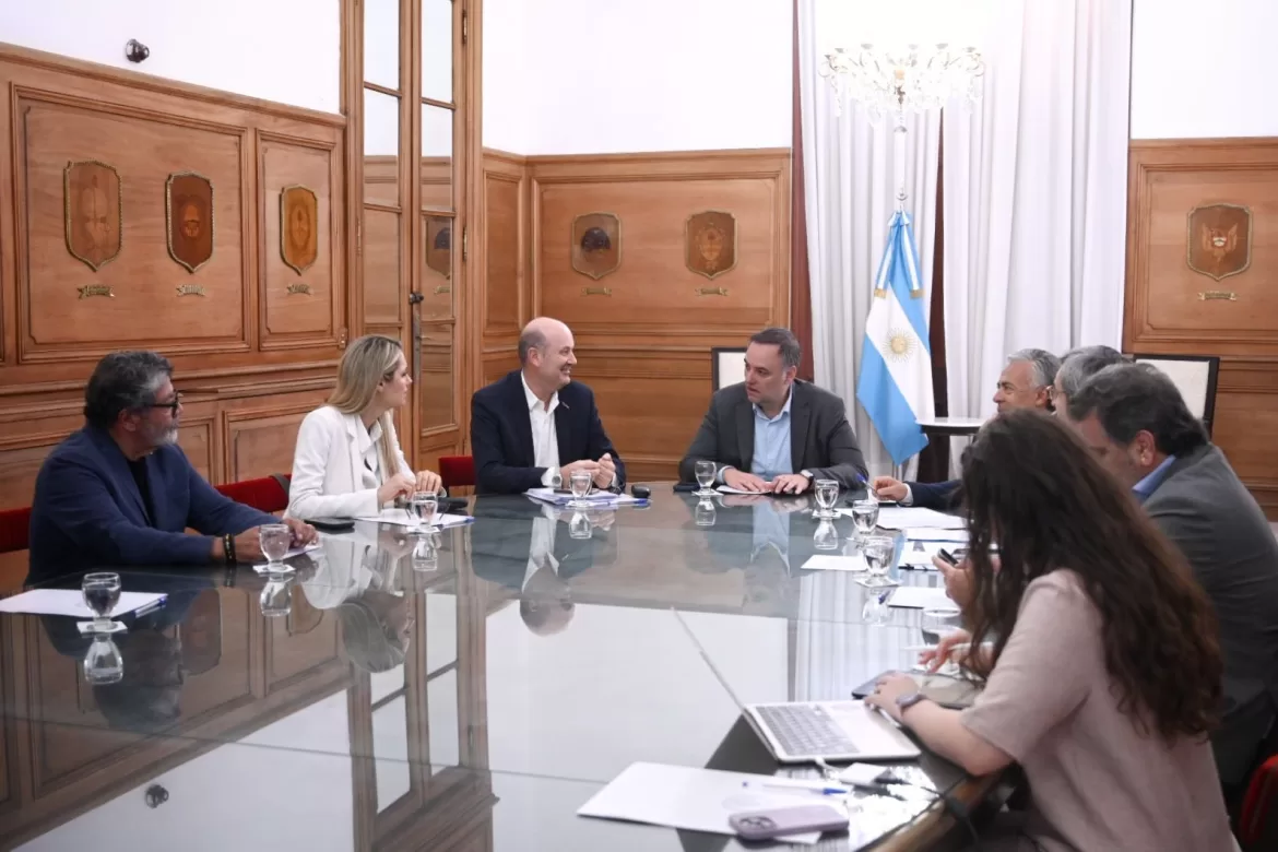 ADORNI ENCABEZÓ SU PRIMERA REUNIÓN DEL CONSEJO DE MAYO EN MEDIO DE TENSIONES POR LA REFORMA LABORAL