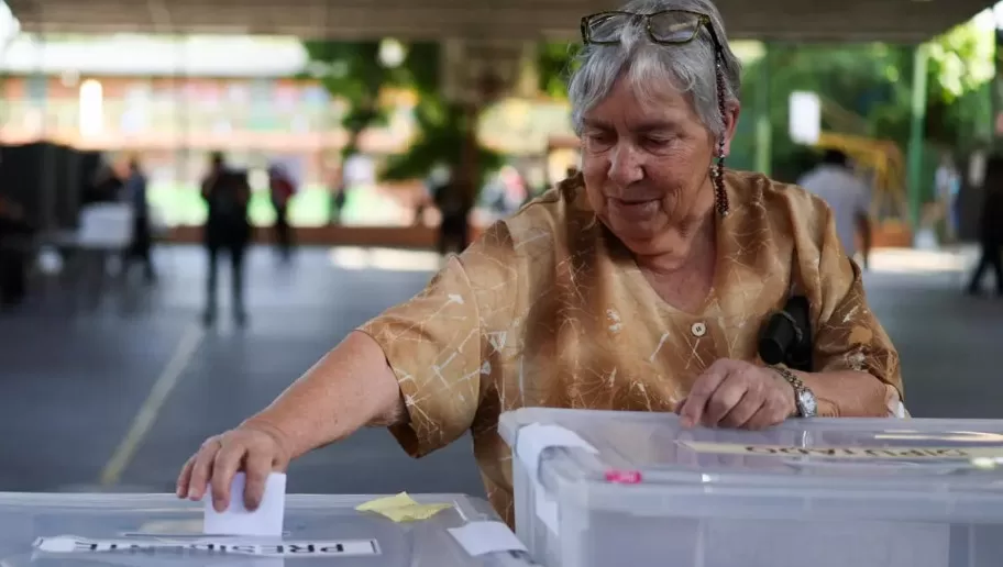 INICIAN LOS COMICIOS EN CHILE PARA ELEGIR PRESIDENTE Y RENOVAR EL CONGRESO