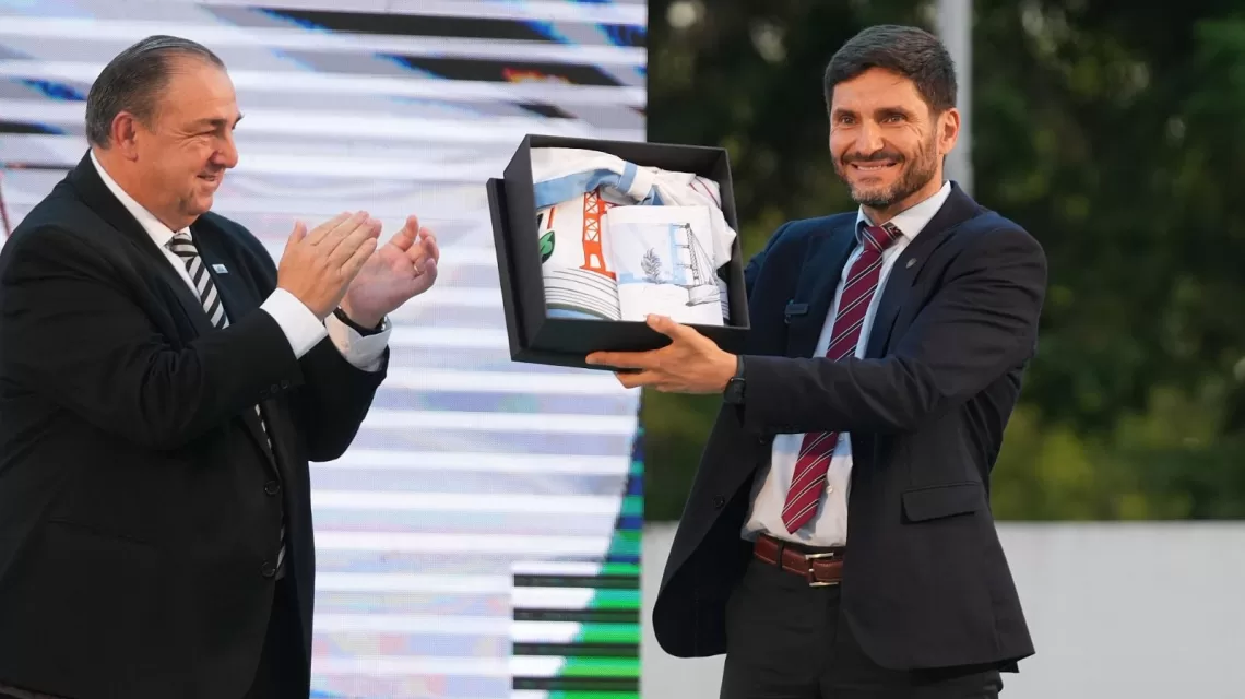 SANTA FE ESTRENÓ SU BANDERA OFICIAL EN EL MARCO DE SU 452° ANIVERSARIO