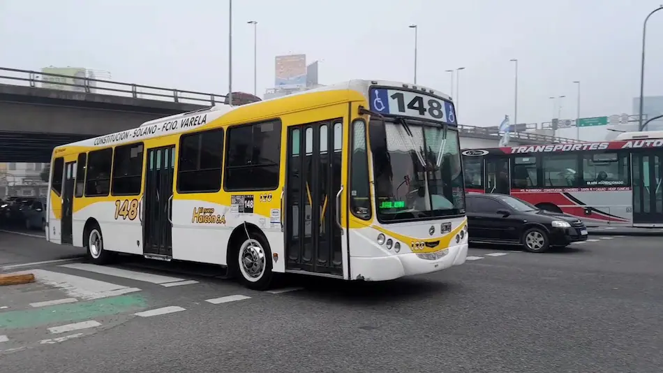 PARO SORPRESIVO DE COLECTIVOS COMPLICA LA MOVILIDAD EN EL AMBA ESTE MARTES 30