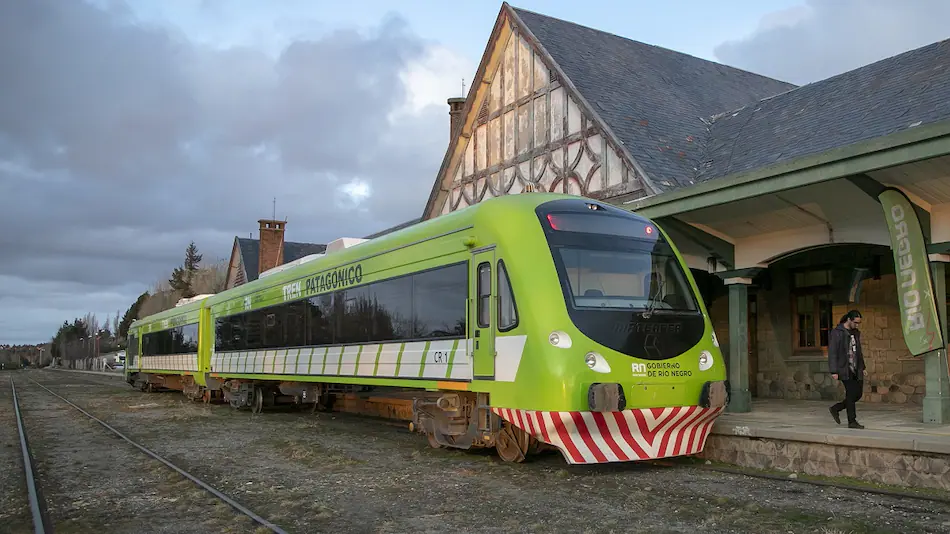 EL VIAJE QUE CONVIERTE A LA PATAGONIA EN POSTAL EN MOVIMIENTO