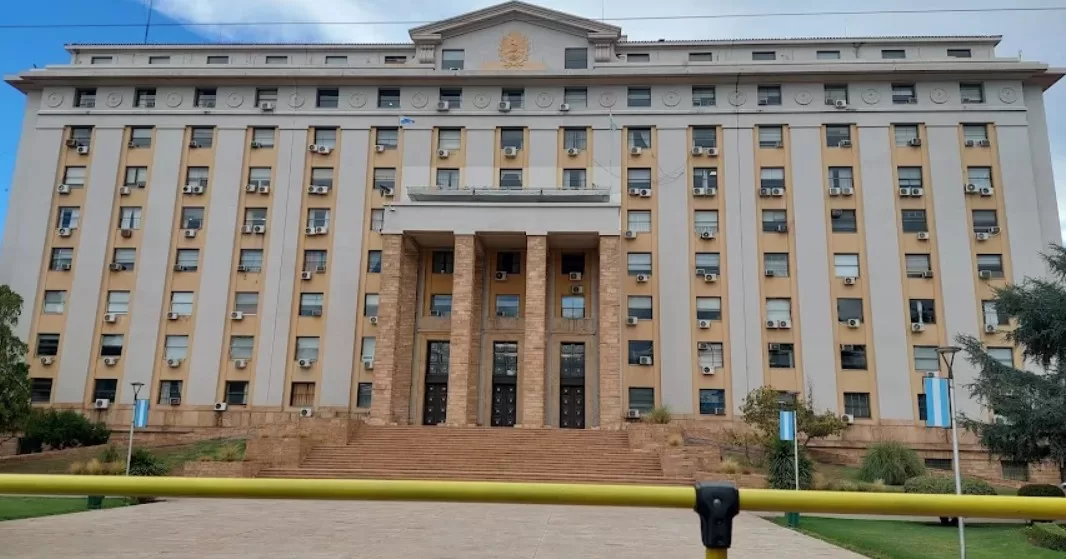 SUSPENSIÓN DE ACTIVIDADES EN CASA DE GOBIERNO DE MENDOZA POR INCONVENIENTE TÉCNICO