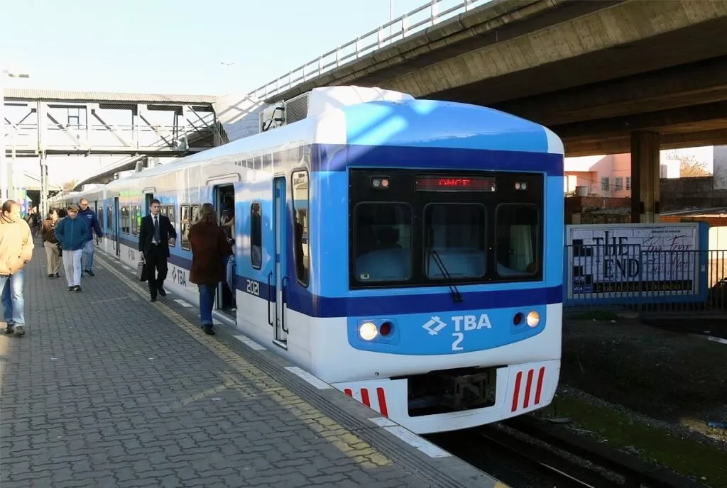 AVANZA EL DESALOJO EN ONCE Y TRASFORMAN ESPACIOS CLAVE DE LA TERMINAL DEL SARMIENTO