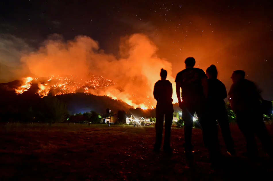 EL INCENDIO YA DEVASTÓ CASI 12 MIL HECTÁREAS Y MANTIENE EN ALERTA A LA REGIÓN