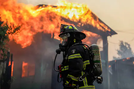 INCENDIOS EN EL SUR DE CHILE: 16 MUERTOS, MÁS DE 50.000 EVACUADOS Y UN PANORAMA DEVASTADOR