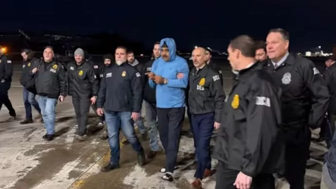 MADURO PASÓ SU PRIMERA NOCHE DETENIDO EN NUEVA YORK MIENTRAS VENEZUELA ACTIVA UNA PRESIDENCIA INTERINA