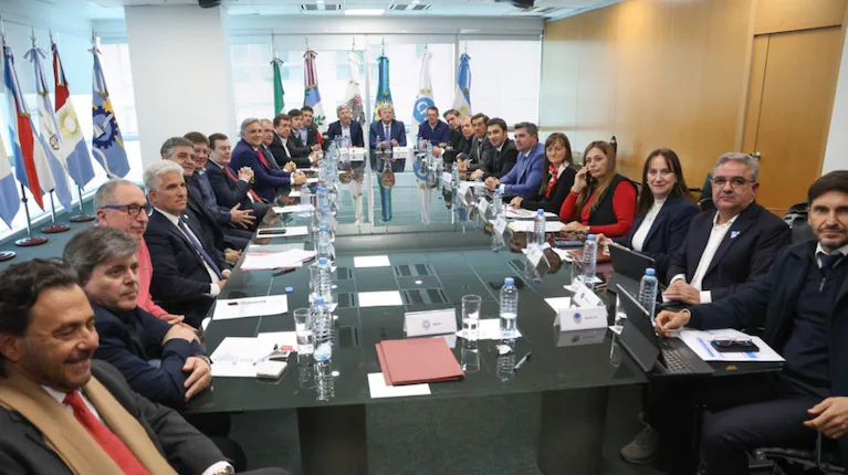 SANTILLI DESACTIVÓ LA CUMBRE DE GOBERNADORES Y EVITÓ UNA FOTO DE CONFRONTACIÓN POR LA REFORMA LABORAL