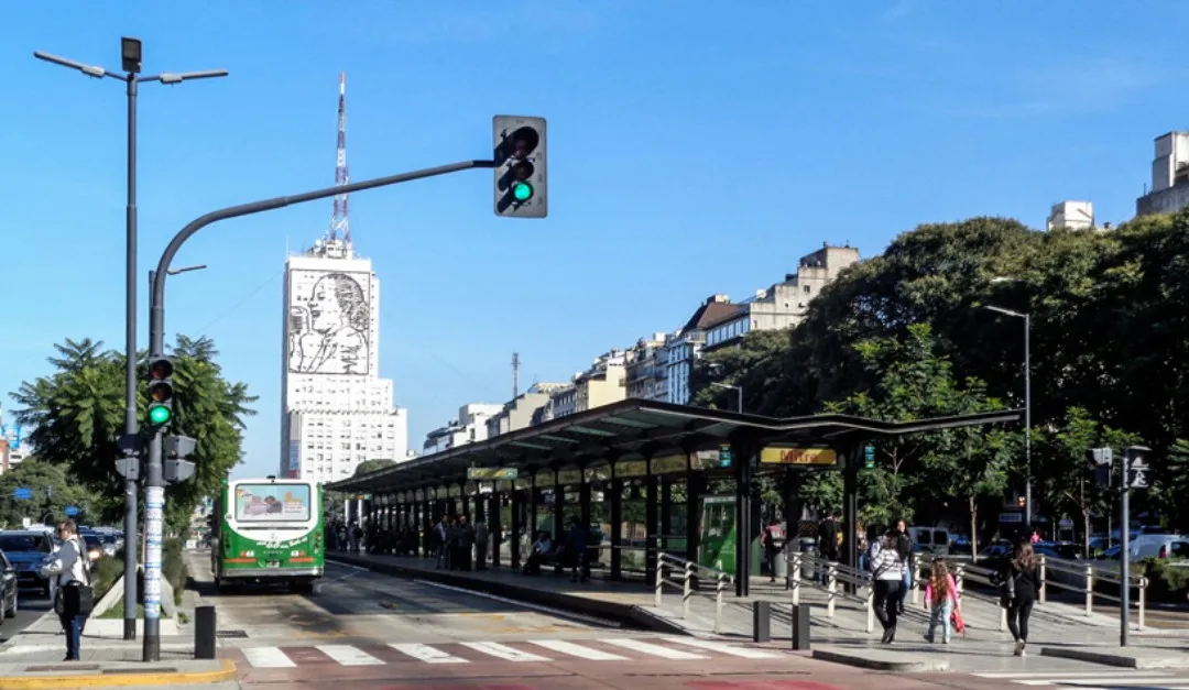 OBRAS EN EL METROBÚS 9 DE JULIO: CORTES Y CAMBIOS EN 12 LÍNEAS DE COLECTIVOS