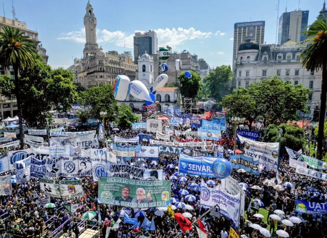 EL GOBIERNO ADVIERTE: DESCONTARÁ EL DÍA A ESTATALES QUE ADHIERAN AL PARO