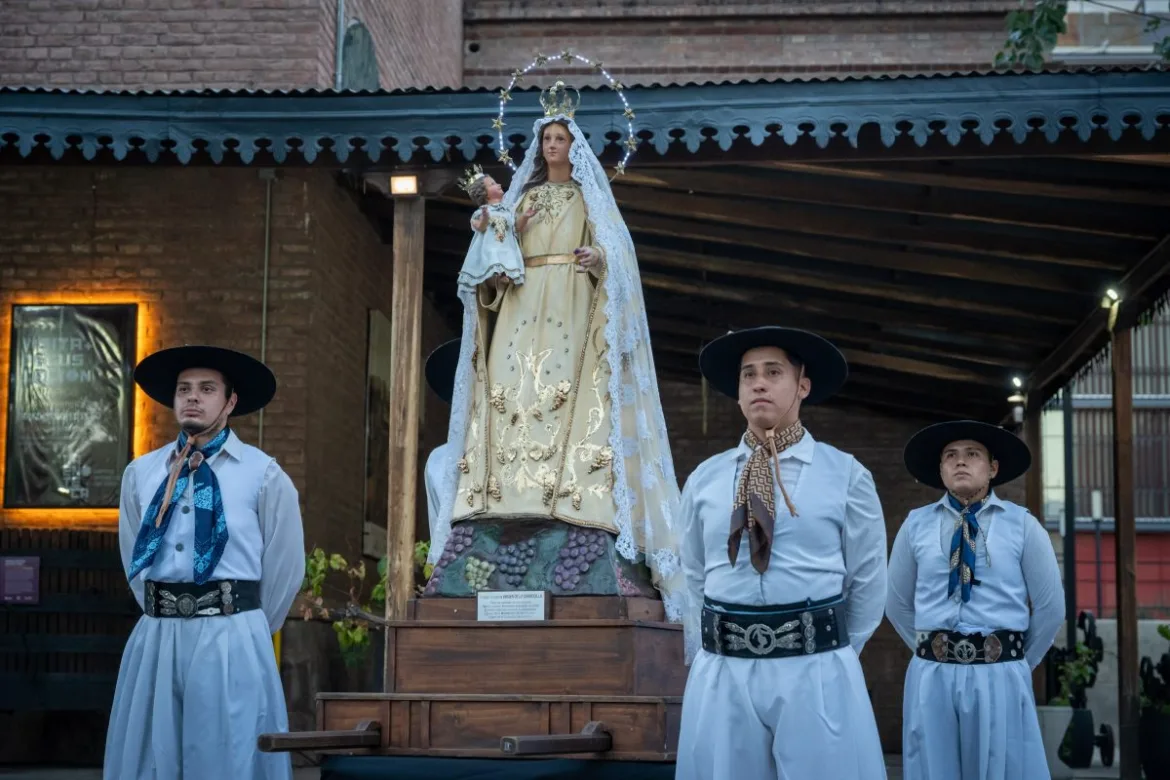 FE, TRADICIÓN Y VENDIMIA: LA VIRGEN DE LA CARRODILLA RECORRE MENDOZA