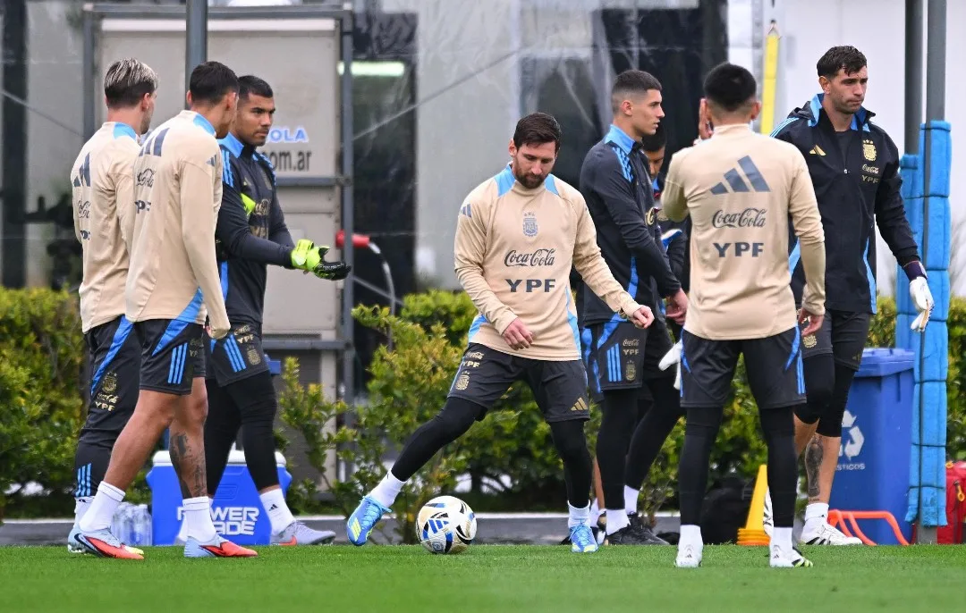 MESSI YA ESTÁ EN EL PAÍS: ARRANCA LA PREPARACIÓN FINAL DE LA SELECCIÓN