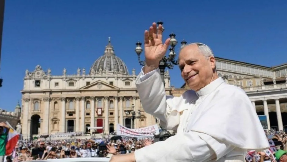 PRIMERA PASCUA DE LEÓN XIV: MENSAJE DE PAZ EN UN MUNDO EN CONFLICTO