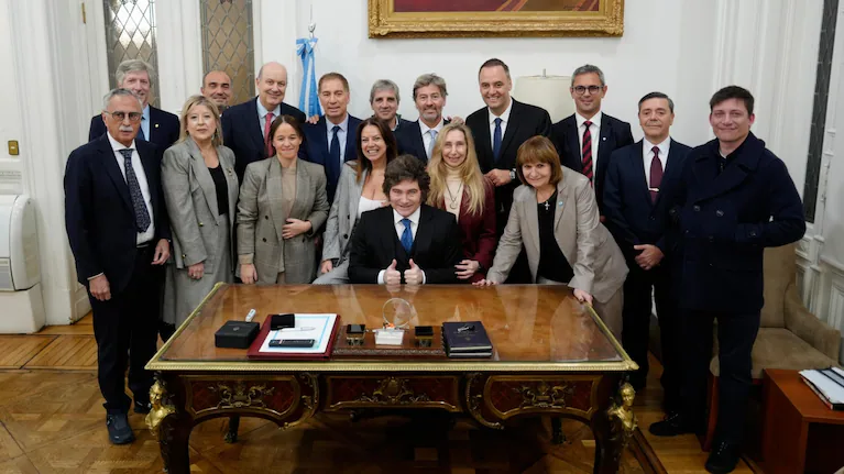 EL GOBIERNO ACELERA PRIVATIZACIONES PARA SUMAR DIVISAS Y FORTALECER RESERVAS