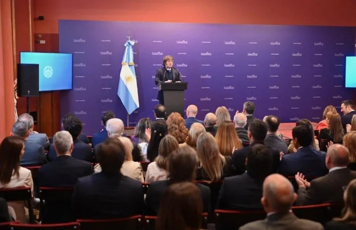 MILEI SE REUNIÓ CON SUS LEGISLADORES ANTES DE UNA SESIÓN CLAVE EN DIPUTADOS