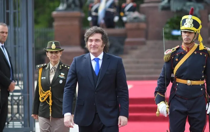 MILEI ENCABEZA EL HOMENAJE A SAN MARTÍN EN RETIRO