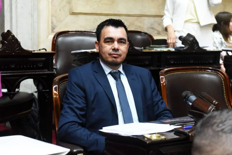 MIGUEL RODRÍGUEZ VOLVIÓ A CRUZAR A LA UOM POR EL CONFLICTO EN MIRGOR