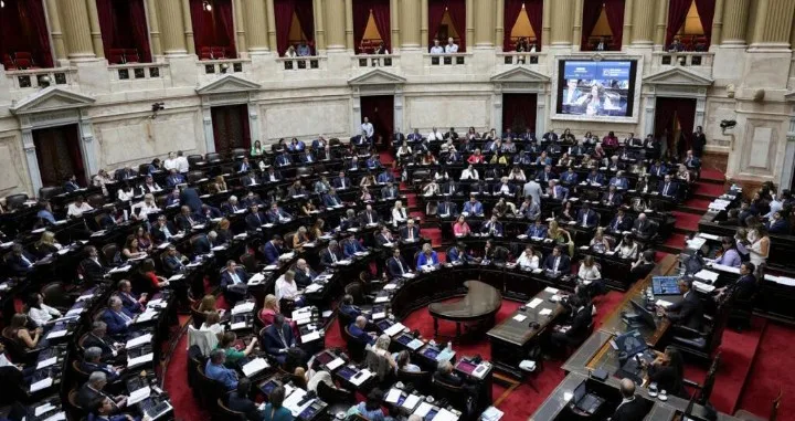 DIPUTADOS VUELVE AL RECINTO CON DOS PROYECTOS CLAVE PARA EL GOBIERNO