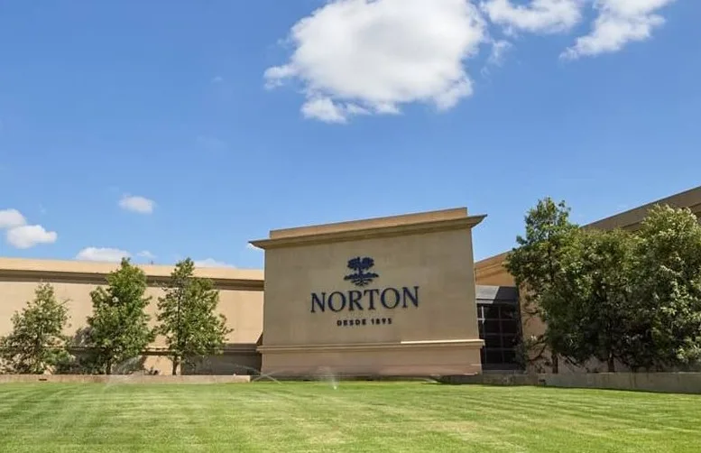 IMPUTAN A REPRESENTANTES DE BODEGA NORTON  POR UNA OPERACIÓN CON CHEQUES