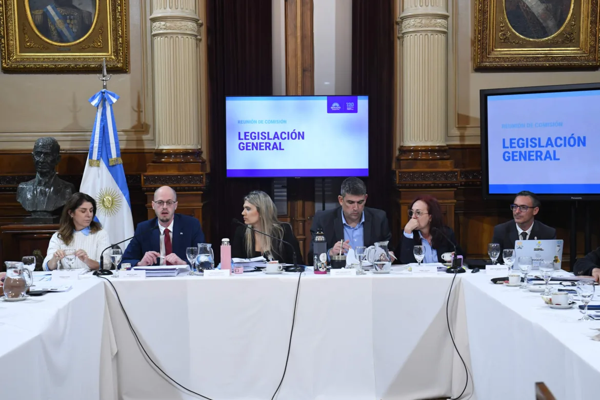 SOCIEDADES, TECNOLOGÍA Y TRANSPARENCIA: EL SENADO PROFUNDIZA EL DEBATE SOBRE LA NUEVA LEY