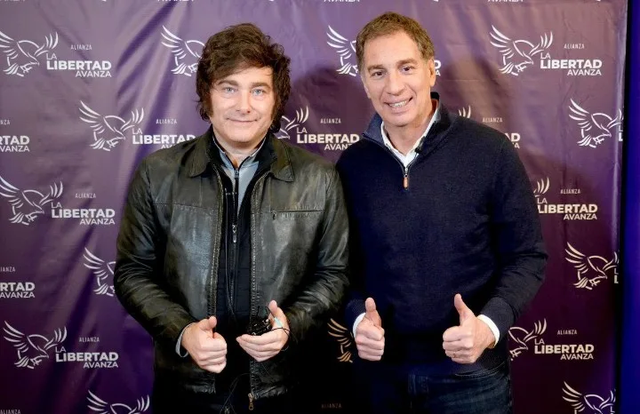 MILEI LLEGA A BAHÍA BLANCA CON UNA AGENDA QUE COMBINA INVERSIONES Y POLÍTICA