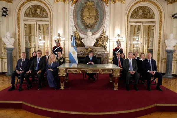 MILEI ENDURECE LA ESTRATEGIA POR MALVINAS Y ANUNCIA UNA BASE NAVAL EN USHUAIA