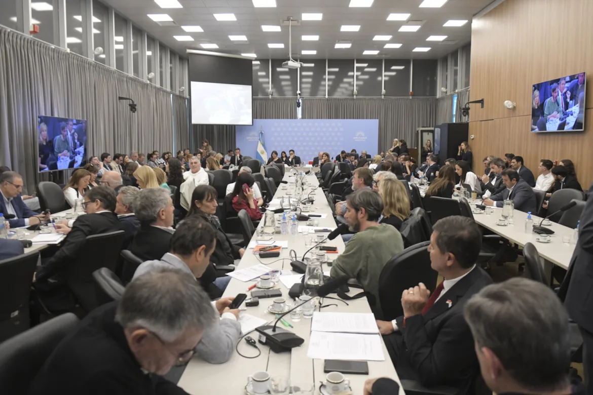 DIPUTADOS EMITIÓ TRES DICTÁMENES SOBRE ENDEUDAMIENTO Y MOROSIDAD