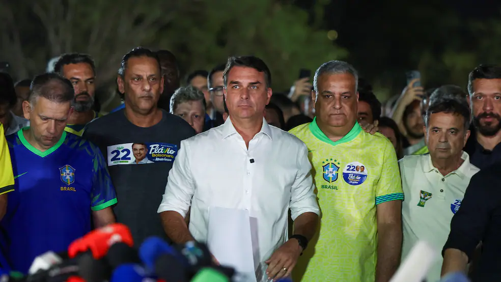 FLÁVIO BOLSONARO PIDE ANULAR LAS ELECCIONES