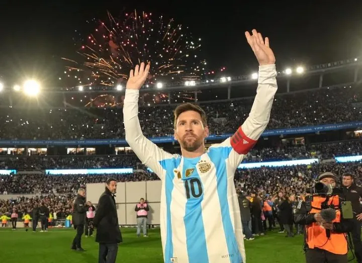 MESSI SE DESPIDE DE LA SELECCIÓN EN UNA NOCHE HISTÓRICA PARA EL FÚTBOL ARGENTINO