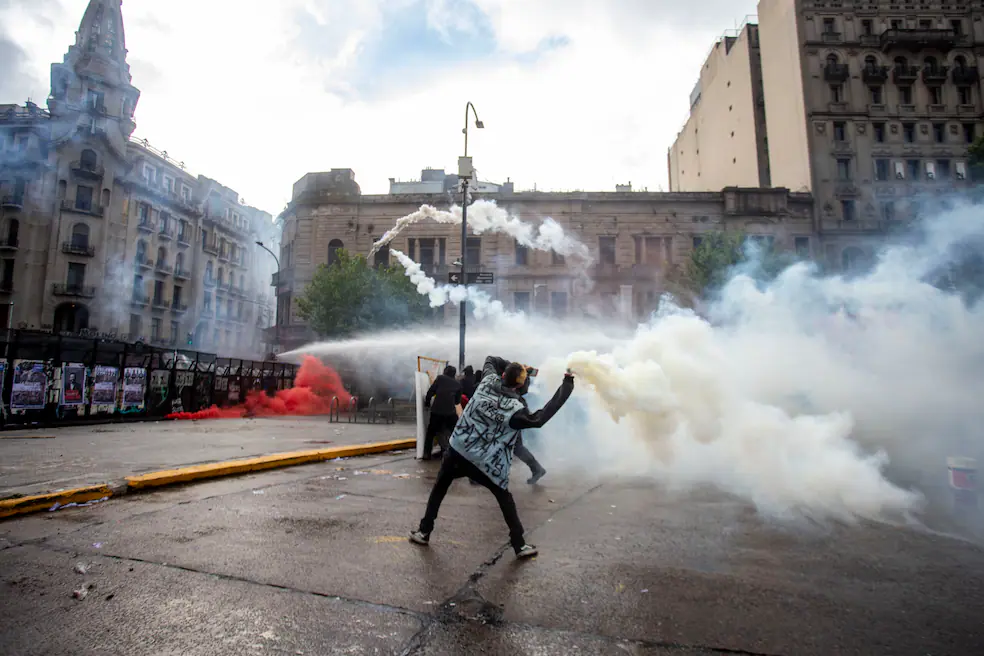 MARCHA UNIVERSITARIA: 31 DETENIDOS TRAS LOS INCIDENTES FRENTE AL CONGRESO