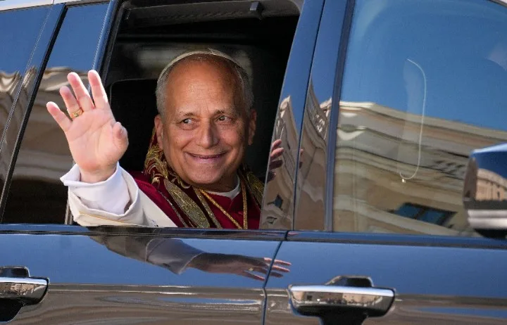 EL PAPA LEÓN XIV FUE OPERADO DE UN CÁNCER DE PULMÓN Y PERMANECERÁ INTERNADO