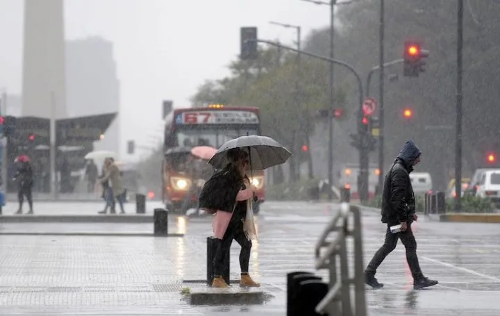 ALERTA NARANJA: TORMENTAS FUERTES AVANZAN SOBRE EL AMBA Y VARIAS PROVINCIAS